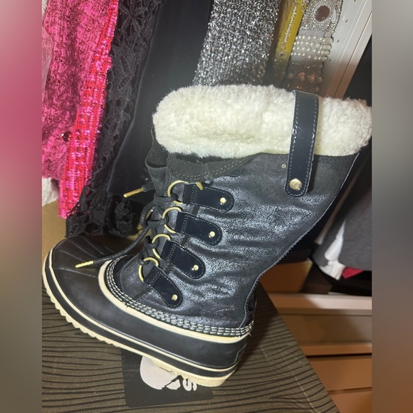 SOREL JOAN OF ARCTIC HOLIDAY SNOW BOOTS. GREAT FOR THE SNOW!!! YOU WILL LOVE - Picture 3 of 14